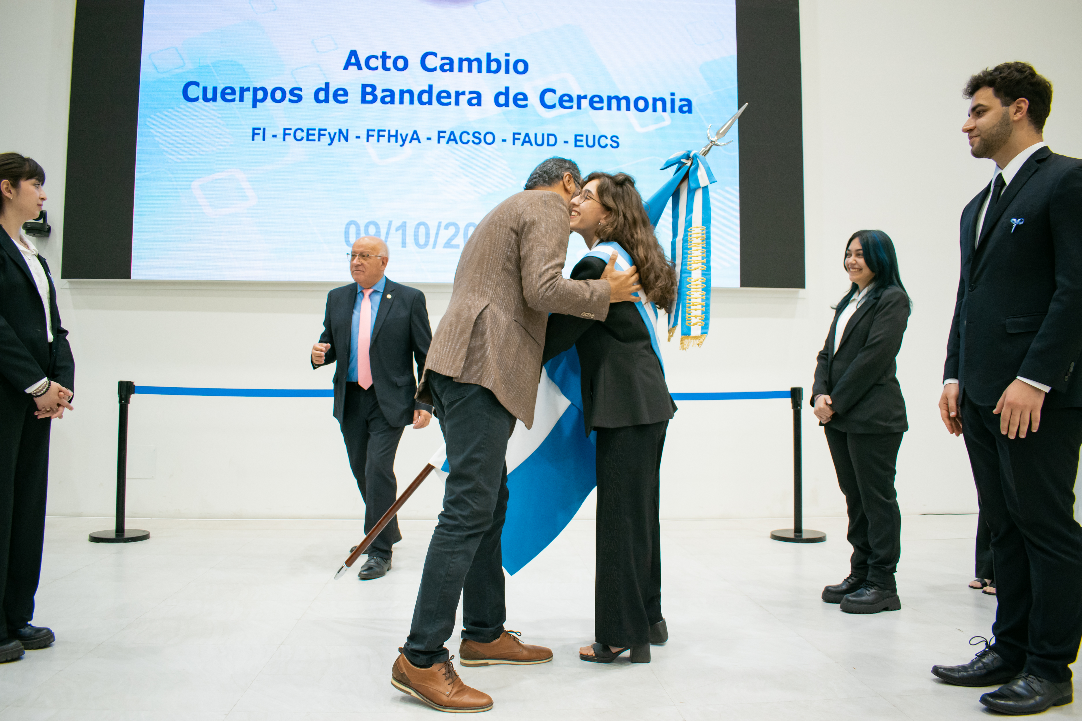 Acto de Cambio de Cuerpos de Banderas de Ceremonias: asumieron las/os estudiantes de Sociales